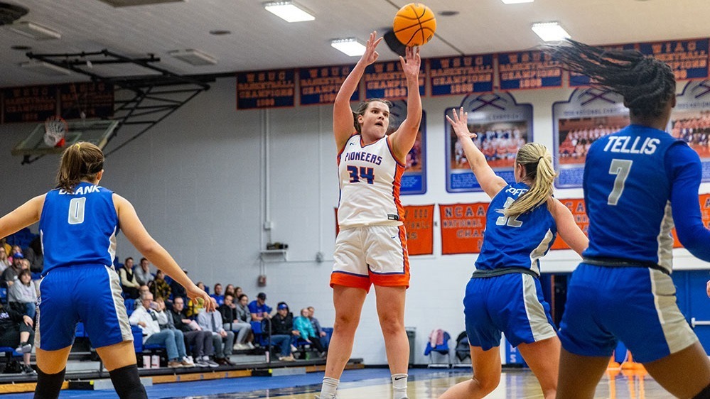 Pioneer Women's Basketball vs UW-Eau Claire