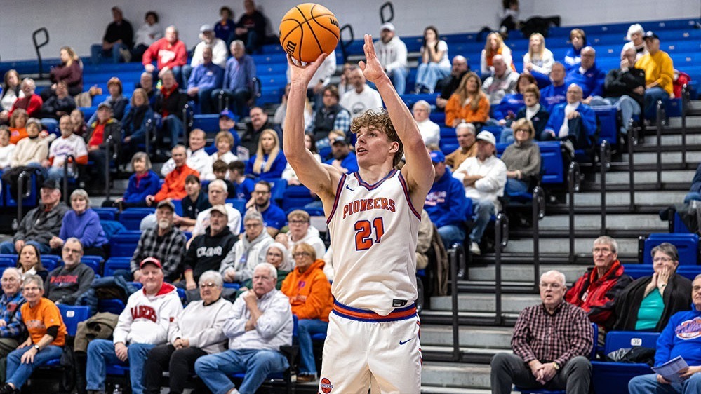 Pioneer Men's Basketball vs UW-Eau Claire