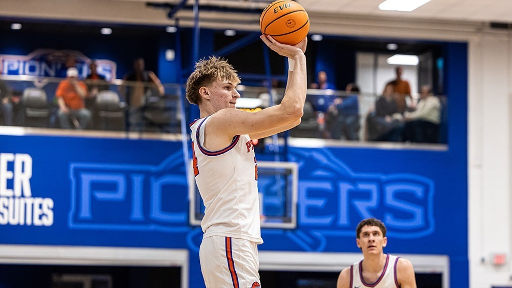 Pioneer Men's Basketball vs Hope College