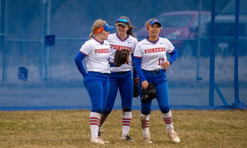 Softball vs. Dubuque (DH)