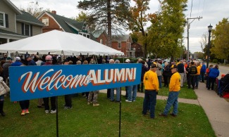 Alumni Homecoming Parade Tent